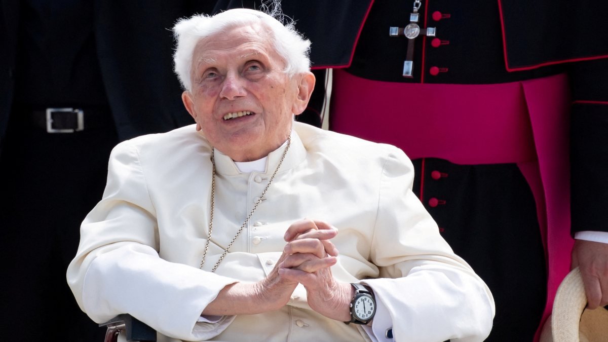 Vatikan: Eski Papa Benedict'in durumu ciddi
