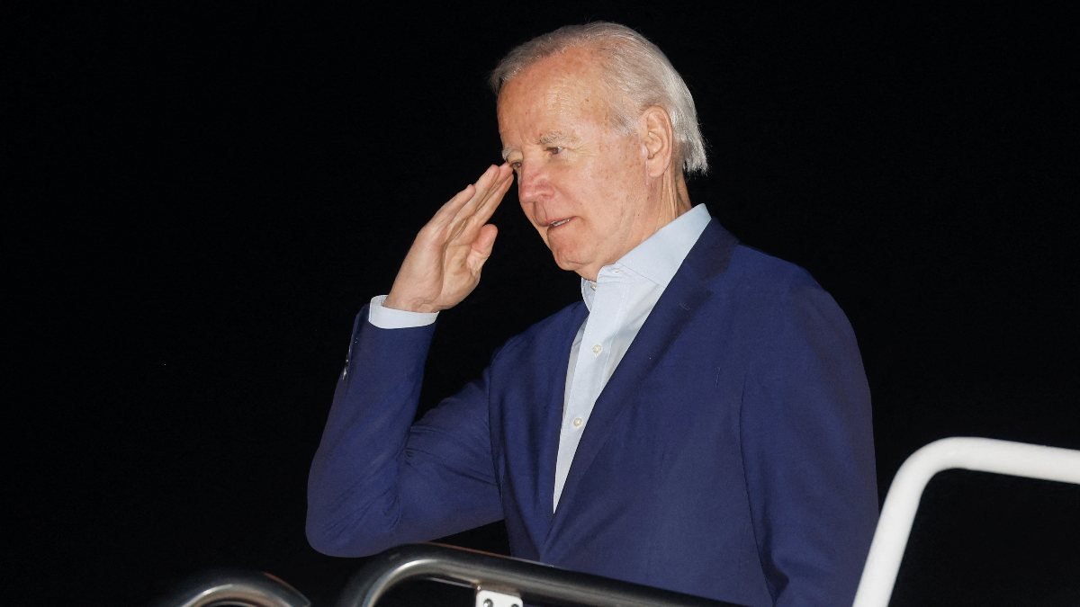 Joe Biden, ABD'de kar fırtınası yaşanırken Karayipler'e tatile gitti