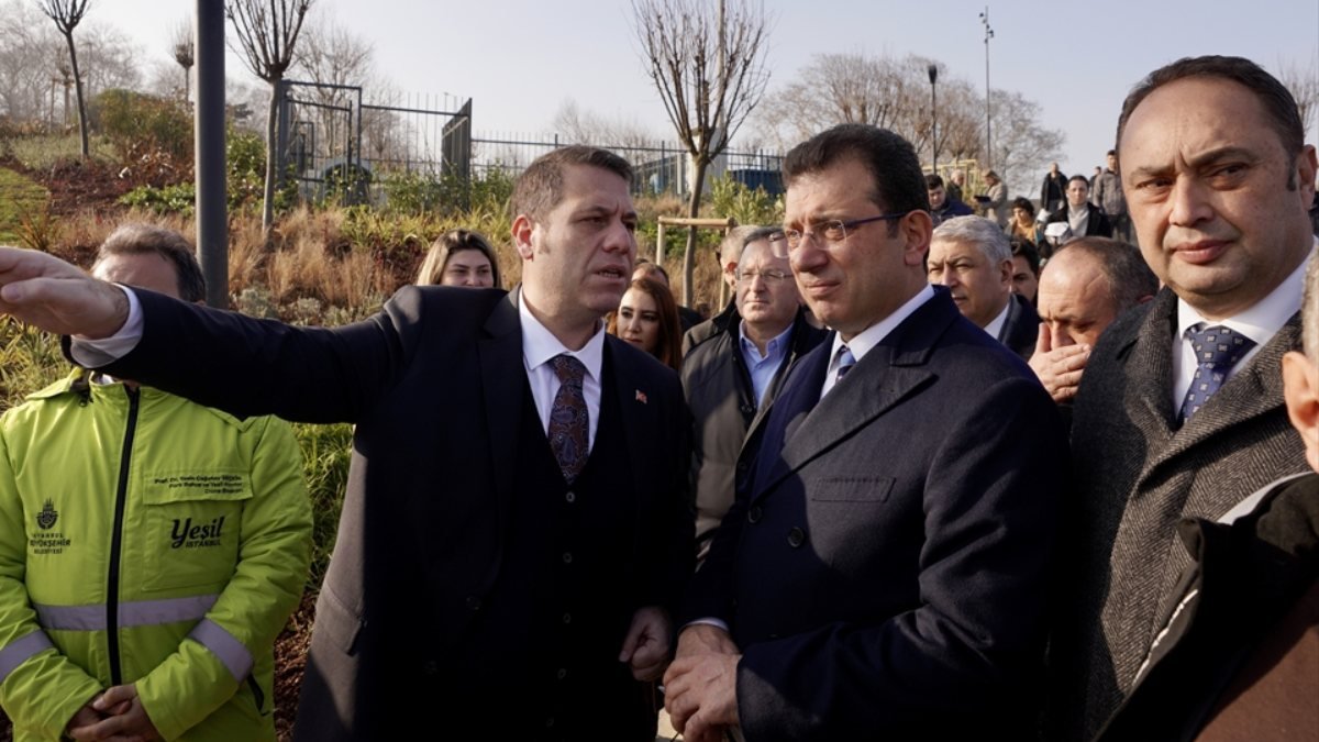 Ekrem İmamoğlu, Sarayburnu Parkı'nda incelemede bulundu