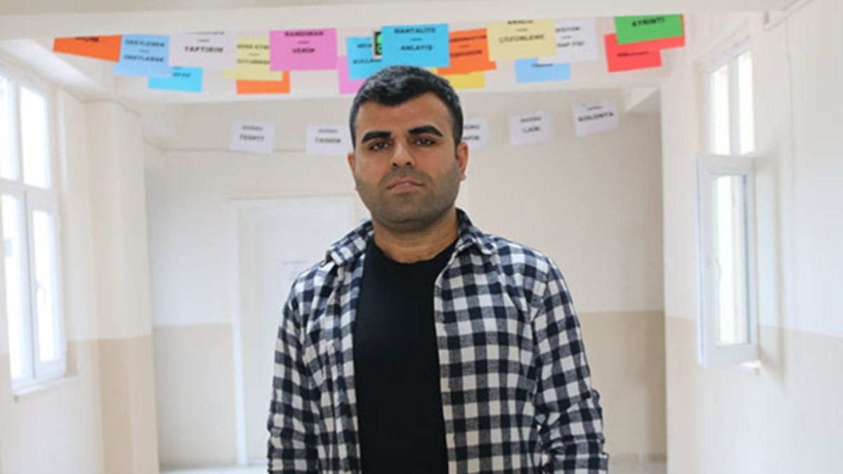 Diyarbakır'da öğretmen, okulun koridorunu 'Türkçe Sokağı'na dönüştürdü