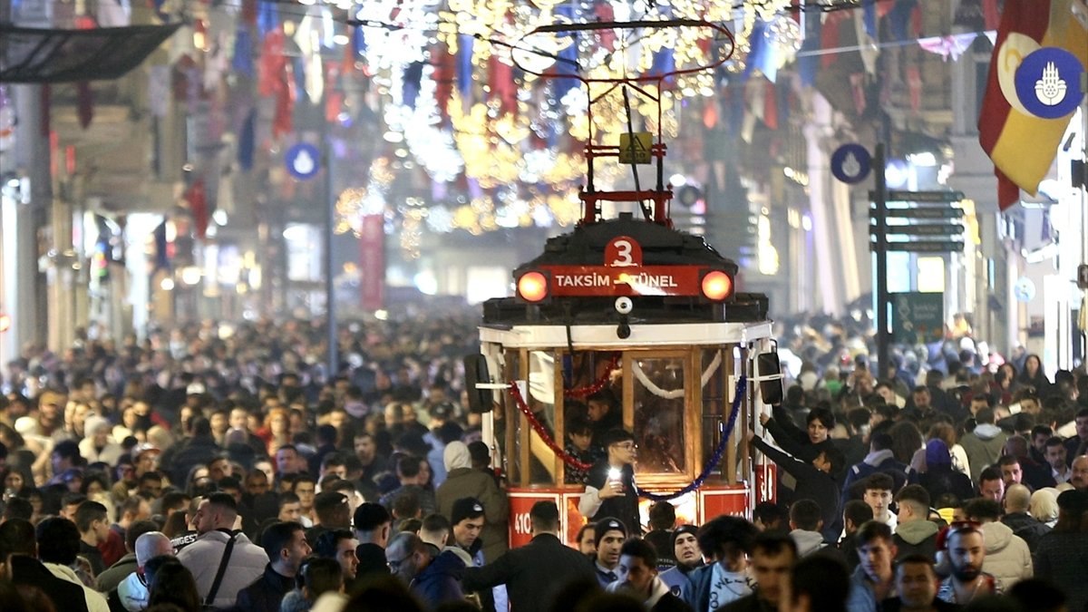 Taksim'de yılbaşı yoğunluğu 