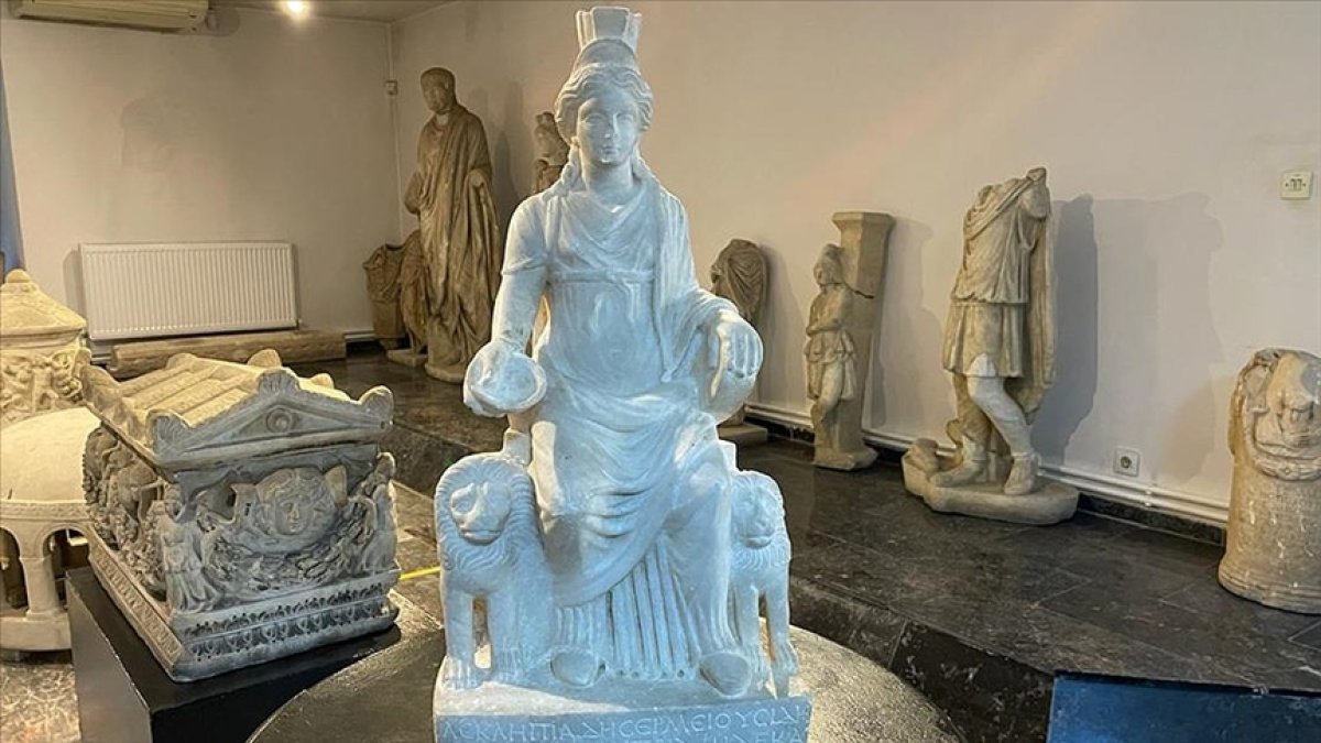 Anadolu'dan kaçırılan 1700 yıllık Kibele heykeli, Afyonkarahisar'da sergilenecek