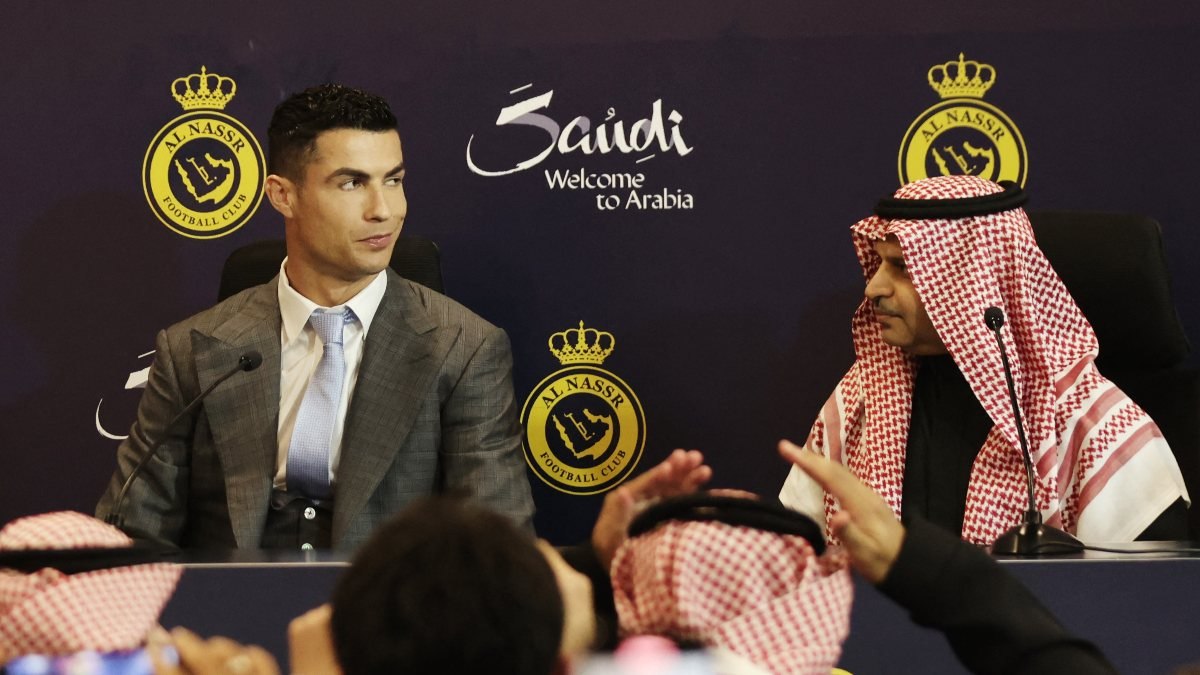 Cristiano Ronaldo, Al Nassr ile sözleşme imzaladı