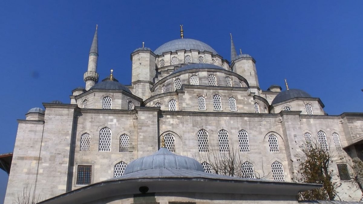 Yeni Camii restorasyonun bitmesi ile ziyaretçi akınına uğradı