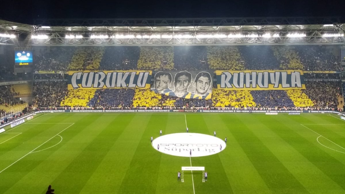 Fenerbahçe taraftarından derbi koreografisi