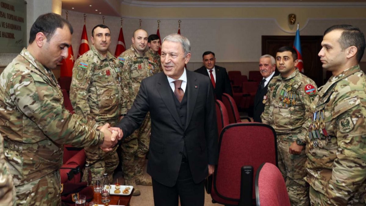 Hulusi Akar 'Tek Vatan Harekatı' gazileri ile bir araya geldi