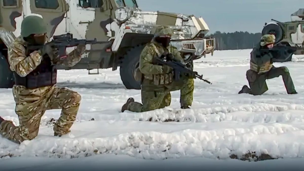 Bild: 12 bin Rus askeri, Ukrayna'ya saldırmak için Belarus'ta