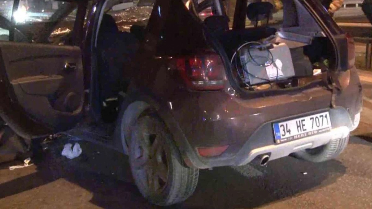 Maltepe’de otomobil, minibüse arkadan çarptı: 4 yaralı
