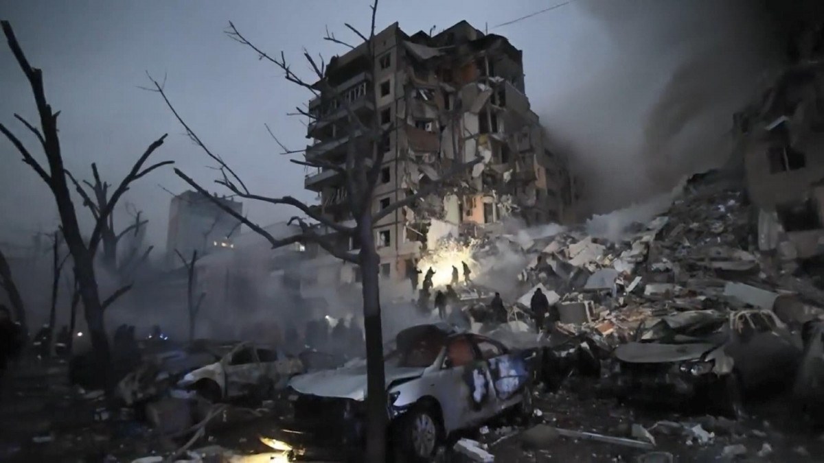 Rusya, Ukrayna'da 9 katlı apartmanı vurdu
