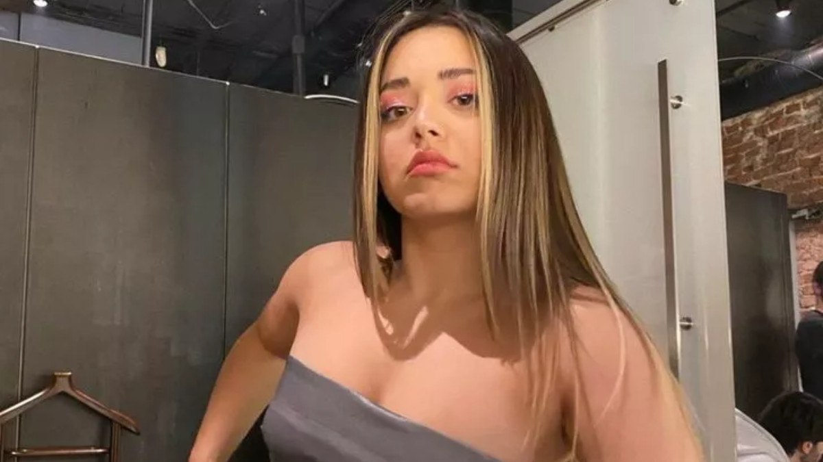 Hem dudağında hem kucağında... Survivor Elanur'un sevgilisiyle aşk pozlarına bakın!