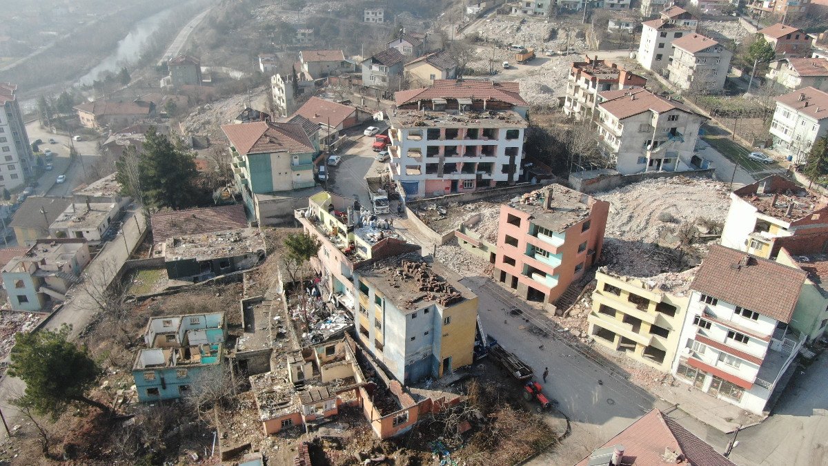 Karabük'te kentsel dönüşüm projesi kapsamında 383 evin yıkımı başladı