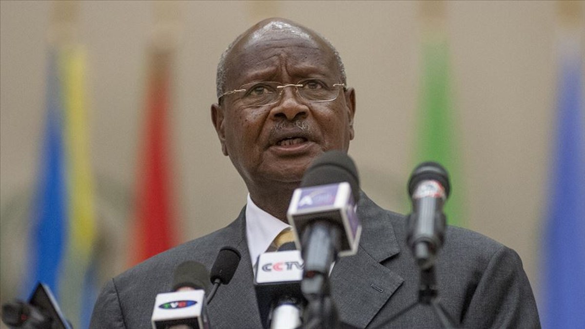 Yoweri Museveni ekonomi tasarrufu için kamu çalışanlarına yurt dışı yasağı getirdi