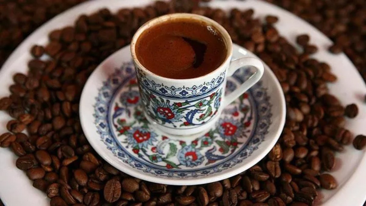 Türk kahvesine bir kaşık eklemeniz yetiyor!
