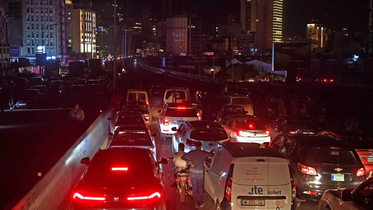 Lübnan'da taksiciler zor yaşam koşulları nedeniyle kontak kapattı