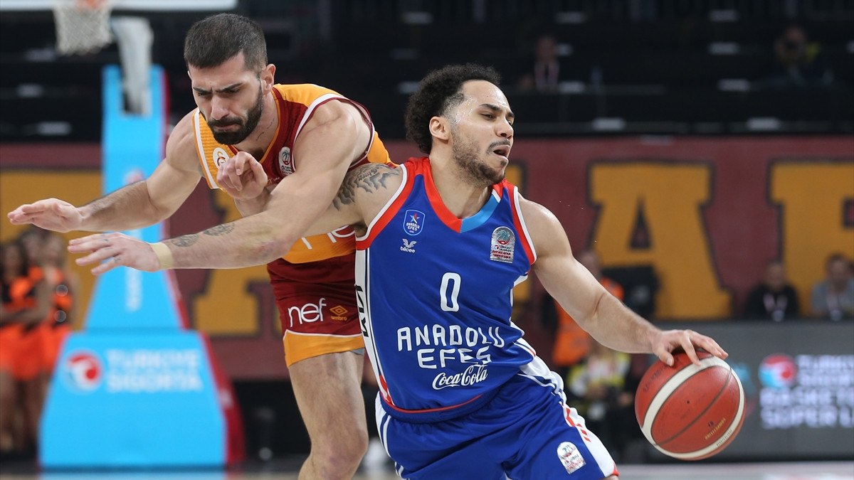 Anadolu Efes, Galatasaray'ı mağlup etti