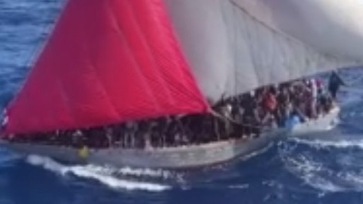 Bahamalar’da tekneyle sürüklenen 397 göçmen kurtarıldı