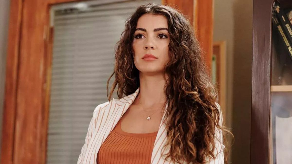 Burcu Özberk'in Instagram'ı iç açtı, o pozlar yazı özletti! Bikinili karesi olay: