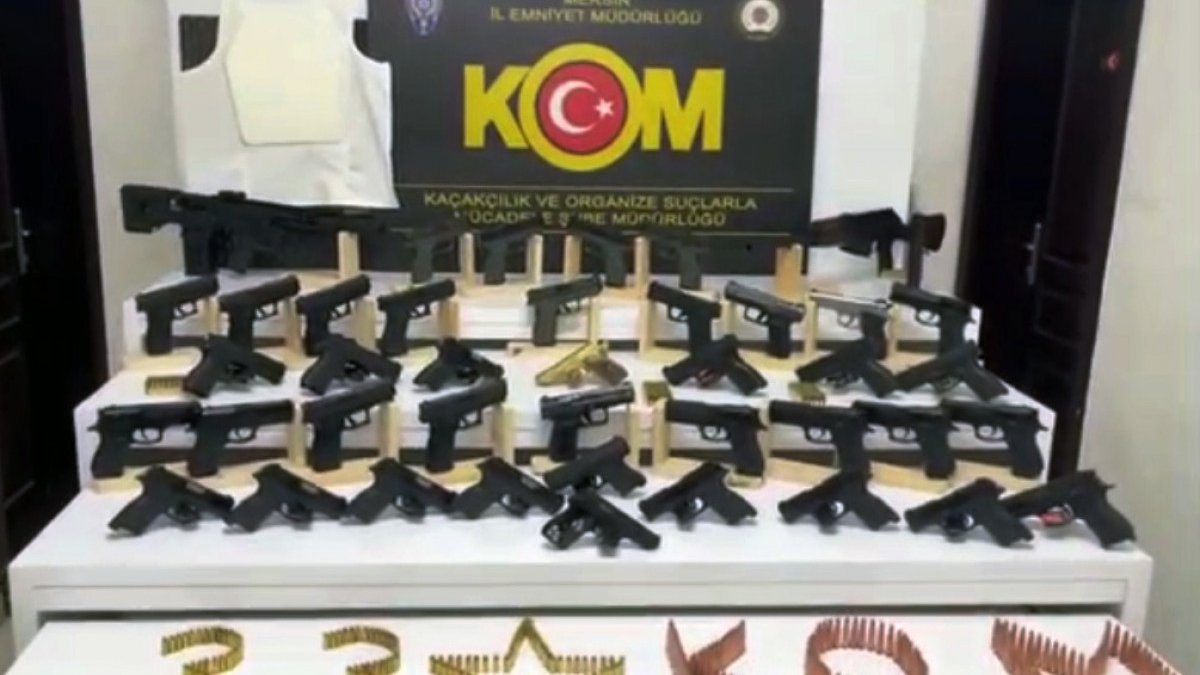 Mersin'de otomobilde 39 tabanca ele geçirildi: 3 gözaltı