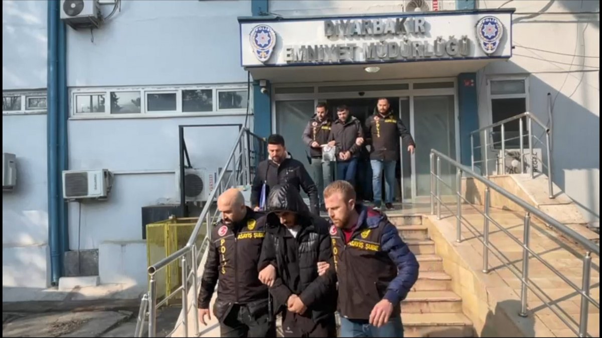 Diyarbakır'da hırsızlık için girdikleri evde kaldılar: 5 gözaltı