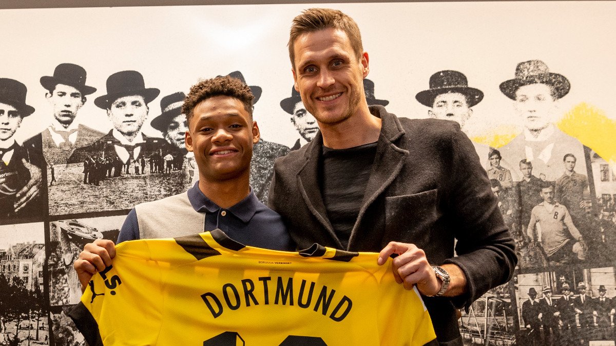 Borussia Dortmund, 16 yaşındaki Julien Duranville'i kadrosuna kattı