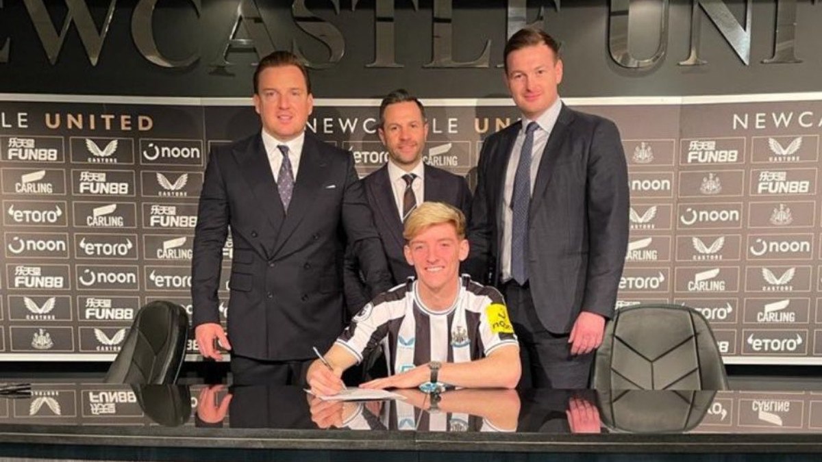 Newcastle United, Anthony Gordon'u rekor ücretle transfer etti