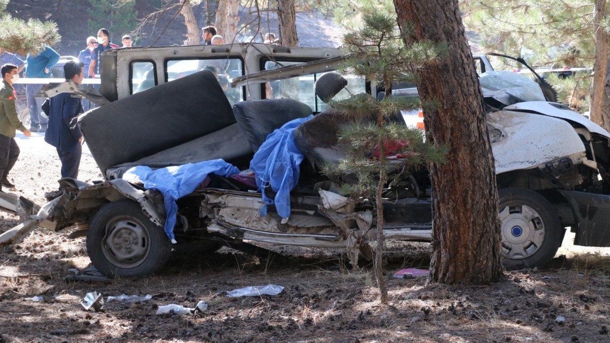 Afyonkarahisar'da kazada 5 öğrenci öldü, servis şoförü öğrencileri suçladı