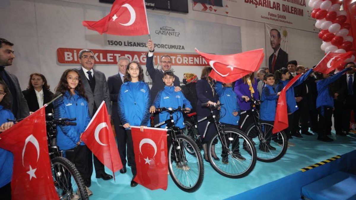 Gaziantep'te bin 500 lisanslı sporcuya bisiklet dağıtıldı