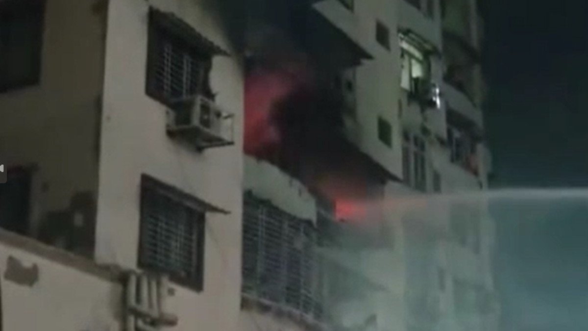 Hindistan’da bina yangını: 14 ölü, 12 yaralı
