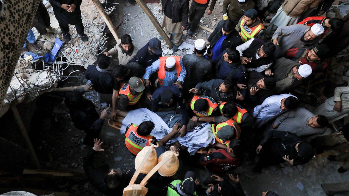 Pakistan’da cami saldırısında ölenlerin sayısı 93’e çıktı