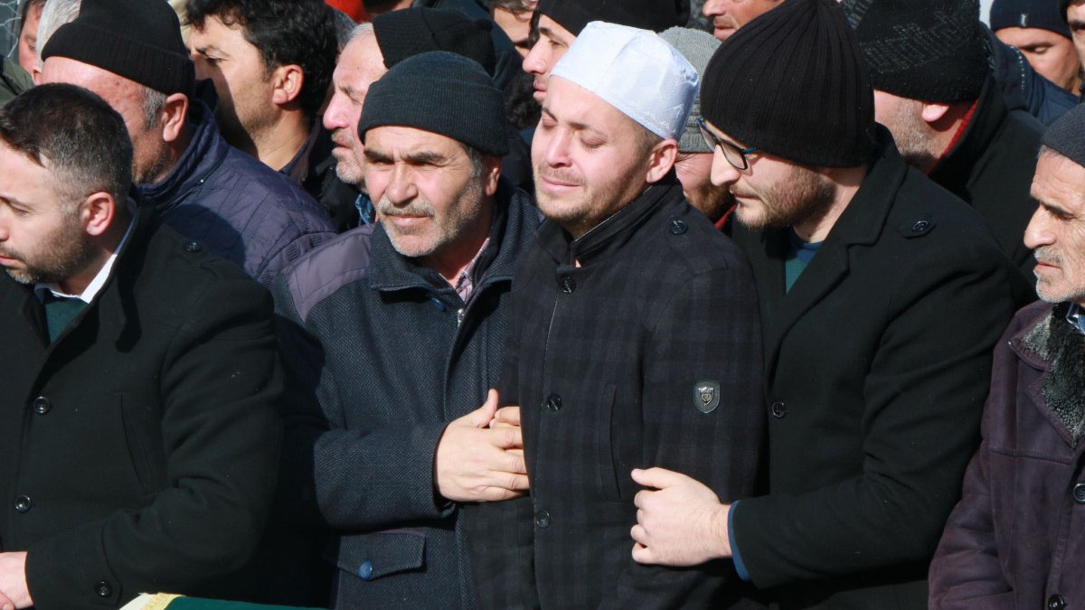 Bursa'daki kazada ölenler toprağa verildi, imam güçlükle ayakta durdu