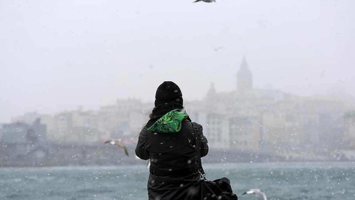 İstanbul Valiliği'nden kar uyarısı: 'Zorunlu olmadıkça trafiğe çıkmayalım'