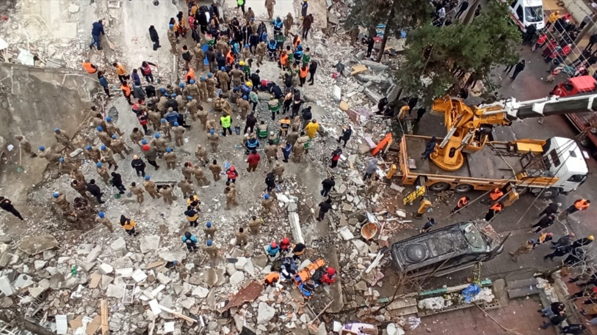 İsrail, deprem sonrası Türkiye'ye yardım göndermeyi teklif etti
