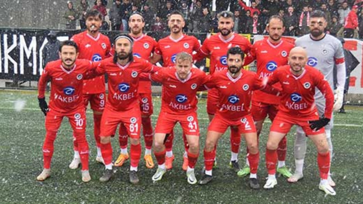 Kahramanmaraş İstiklalsporlu futbolcular enkaz altında