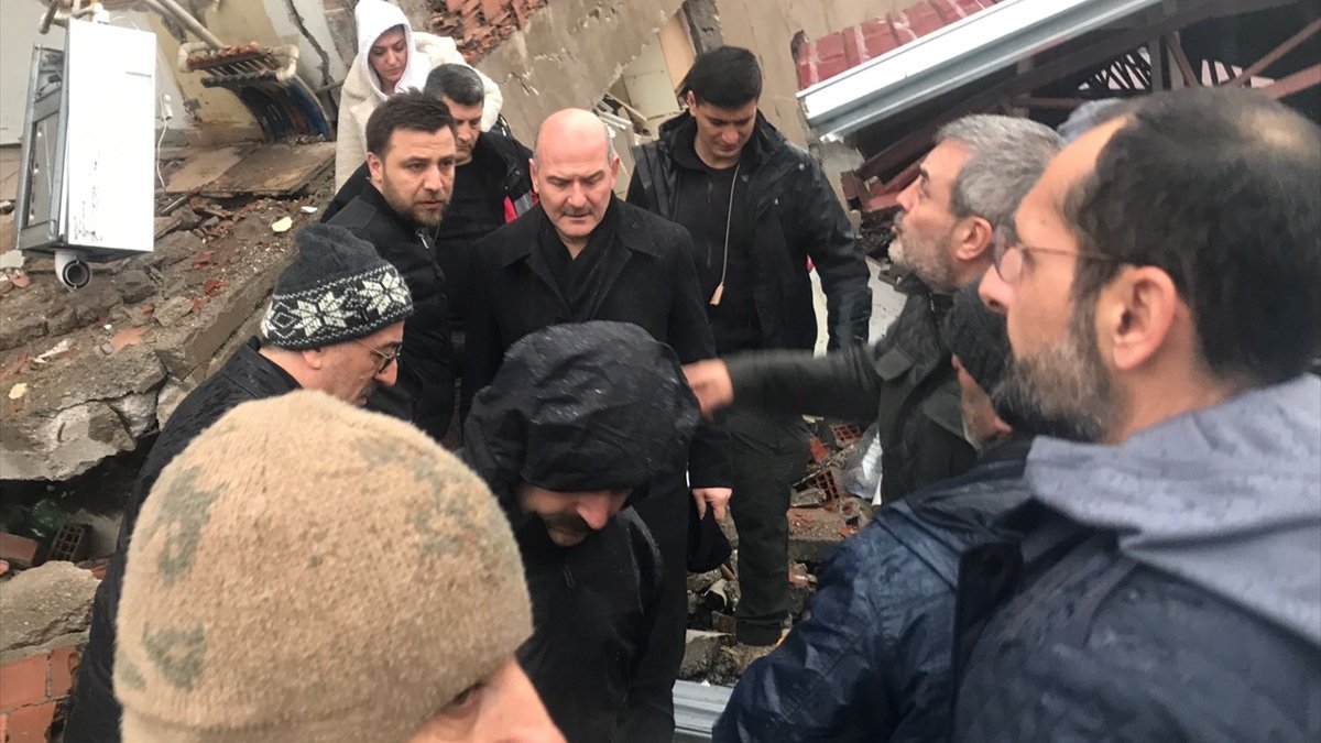 Süleyman Soylu, Kahramanmaraş'ta enkaz altında kalan vatandaşla konuştu