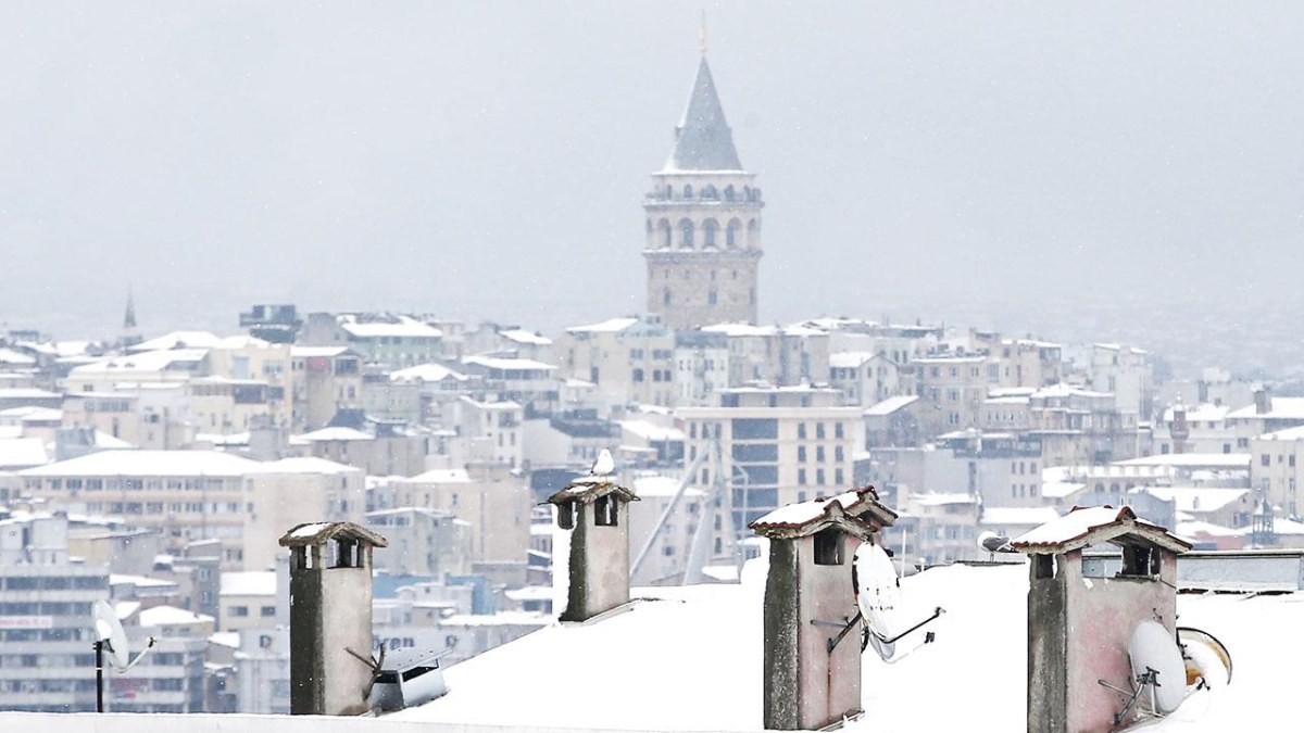 İstanbul için şiddetli kar uyarısı! İBB şiddetli kar yağışının başlayacağı saati açıkladı!