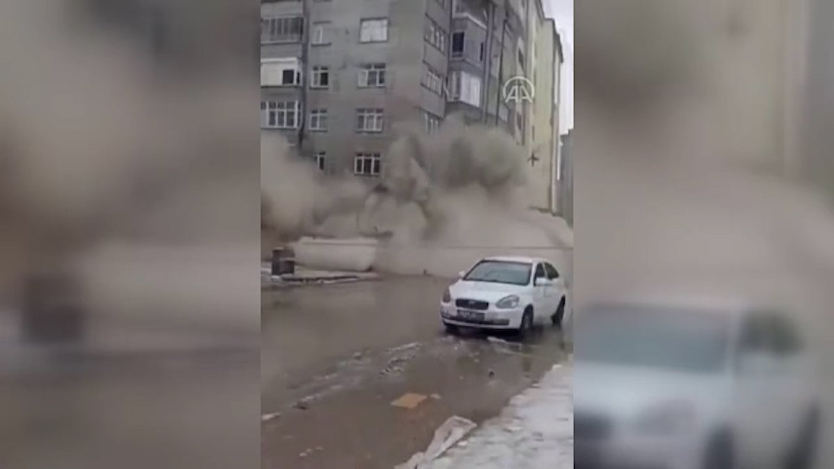 Elazığ'da bir binanın 2'nci depremin ardından yıkılışı kamerada