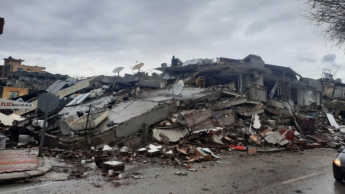 Hatay'da depreme yakalanan İngiliz turist: Nükleer bomba patlamış gibiydi