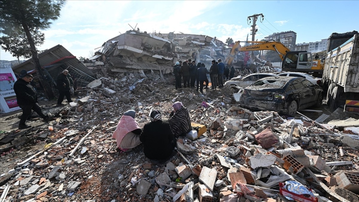 Katar, Türkiye ve Suriye'deki depremzedeler için 10 bin konteyner ev gönderecek