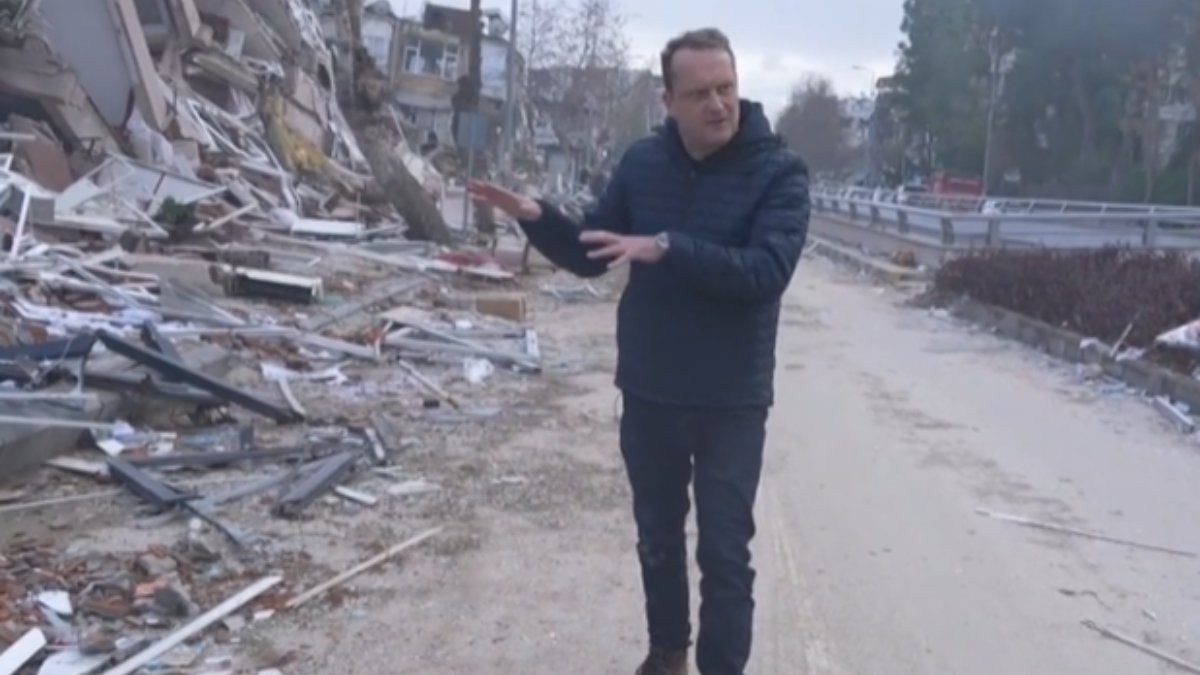 BBC muhabiri, depremde hasar gören Antakya'dan yayın yaptı