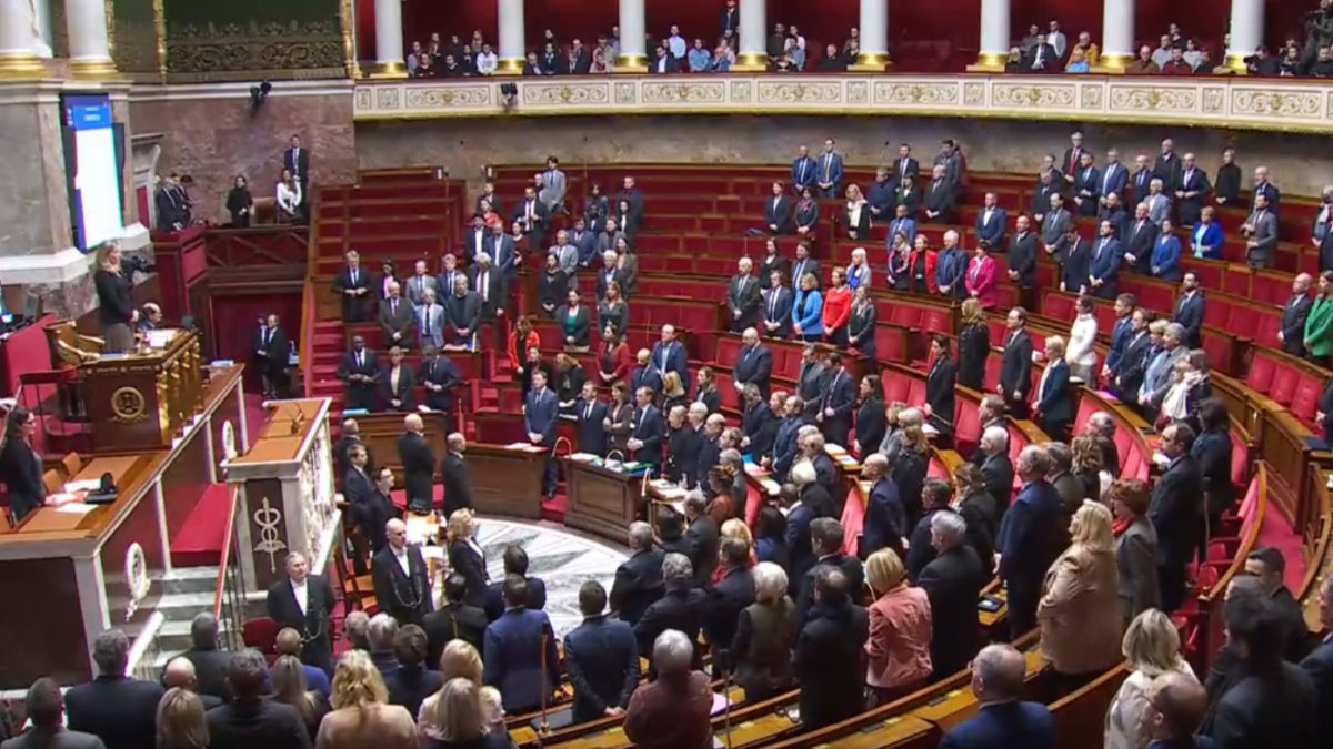 Fransa Ulusal Meclisi, Türkiye için saygı duruşunda bulundu