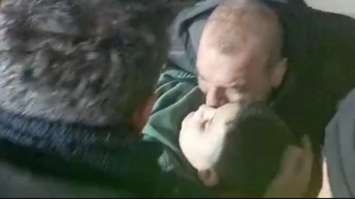 Hatay'da 12 yaşındaki Yavuz, elinde kumbarasıyla 91 saat sonra kurtarıldı