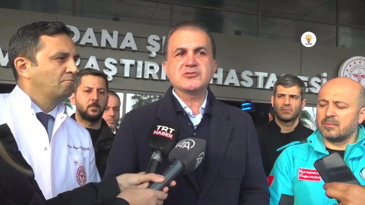 AK Parti Sözcüsü Ömer Çelik, konuşurken ağladı