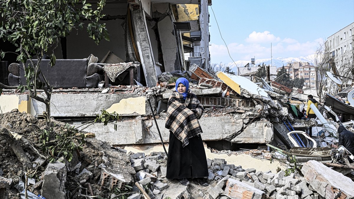 Adana'da yıkılan binalara ilişkin 62 gözaltı kararı