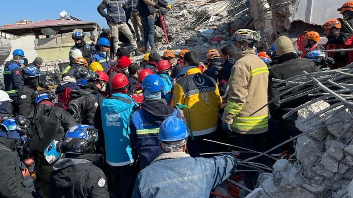 Gaziantep'te 6 kişilik aile depremin 6'ncı gününde kurtarıldı