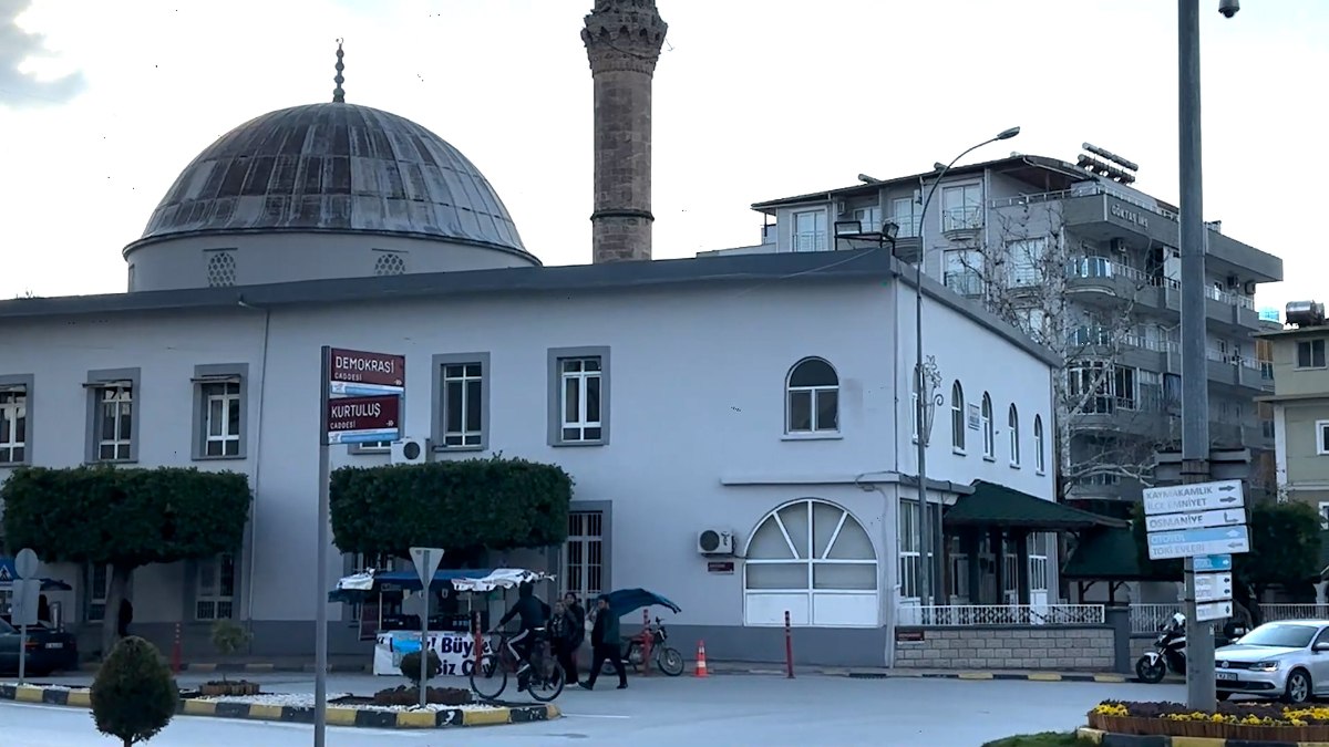 Ensonhaber ekibi tek bir binanın bile yıkılmadığı Hatay'ın Erzin ilçesinde