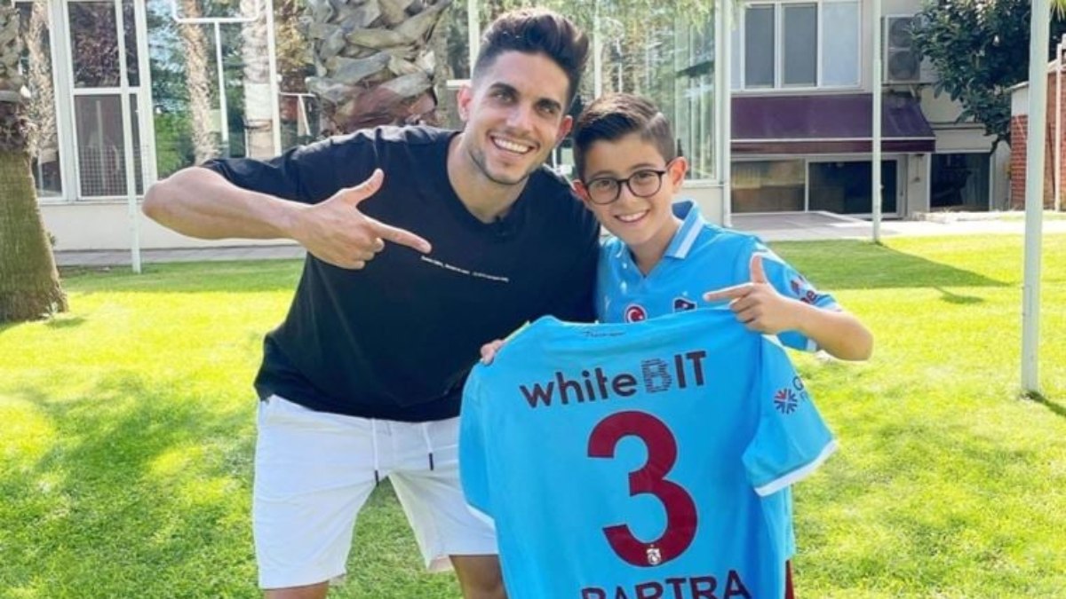 Marc Bartra'dan depremzedelere açık artırmalı destek