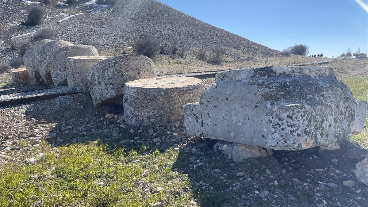 Adıyaman'da 2 bin yıllık tokalaşma sütunu yerle bir oldu