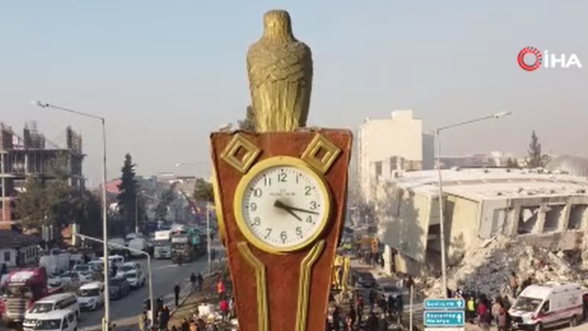 Adıyaman'da saat kulesi deprem saatinde takılı kaldı