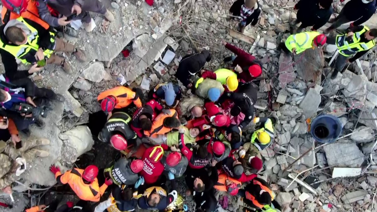 Hatay'da enkaz altında kalan 13 yaşındaki Kaan, 182'nci saatte kurtarıldı