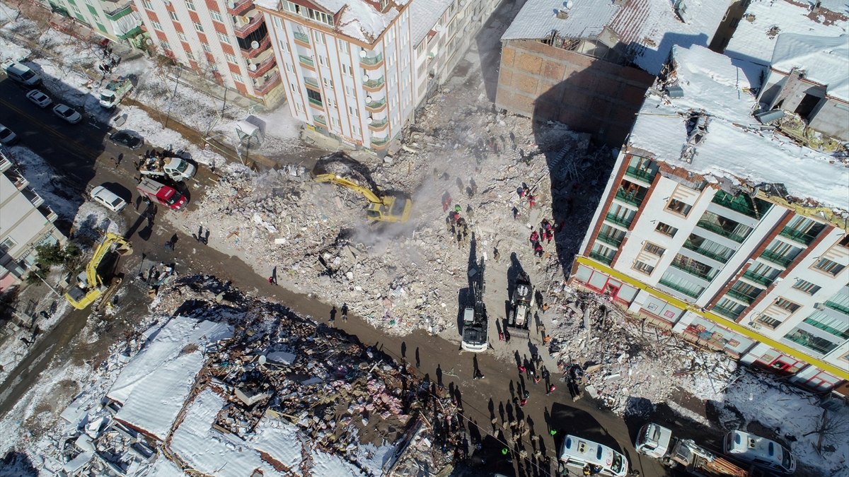 Malatya'da yıkılan binaların 31 sorumlusu için gözaltı kararı